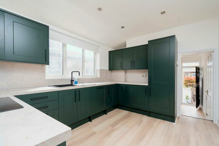 2 Bedroom Flat To Rent In Francis Road, E10