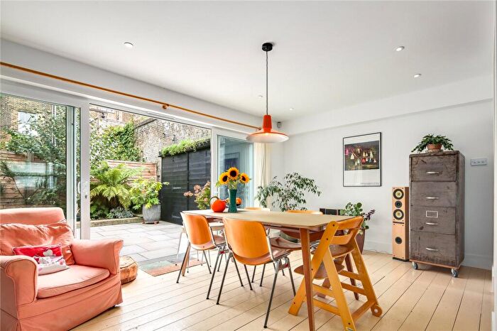 3 Bedroom House To Rent In Clarence Mews, Clapton, London, E5