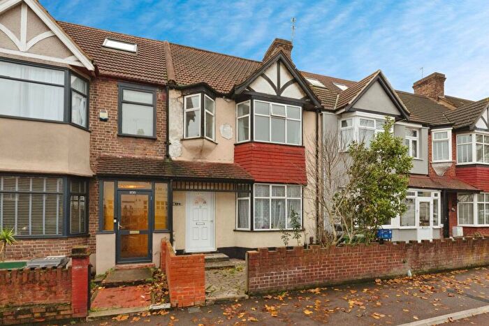 4 Bedroom Terraced House For Sale In Lea Bridge Road, London, E17