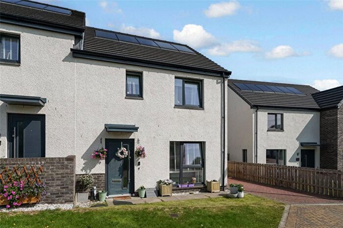 3 Bedroom Semi-Detached House For Sale In Oak Tree Gardens, Sauchie, Alloa, Clackmannanshire, FK10