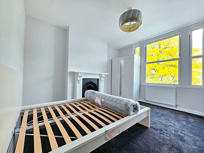 2 Bedroom Flat To Rent In Earls Court Gardens, London, SW5