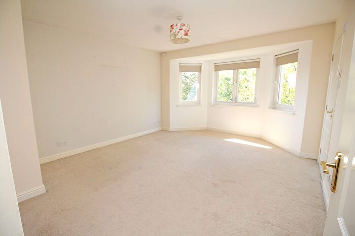 2 Bedroom Flat For Sale In Oakburn Walk, Jamestown, Alexandria, G83