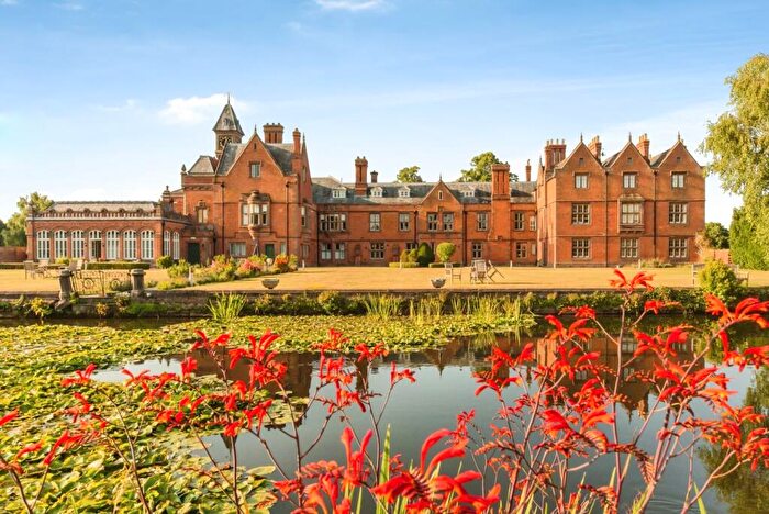 3 Bedroom Flat For Sale In Vale Royal Drive, Northwich, Cheshire, CW8