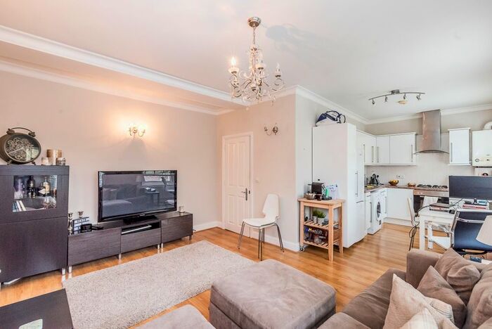 2 Bedroom Flat To Rent In Larkhall Lane, London, SW4
