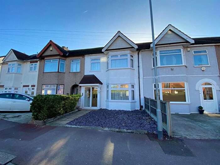 3 Bedroom Terraced House For Sale In Shafter Road, Dagenham, RM10