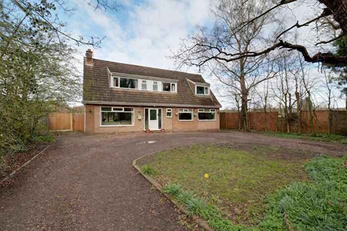 4 Bedroom Detached House For Sale In Burringham Road, Scunthorpe, DN17