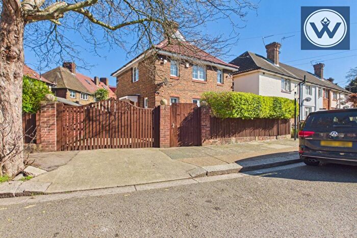 3 Bedroom Detached House To Rent In Alliance Road, Plaistow, E13