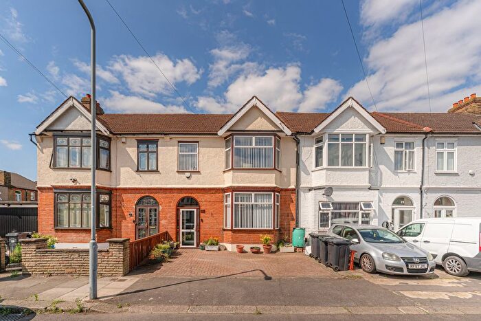 3 Bedroom Terraced House For Sale In Kenilworth Gardens, Ilford, Essex, IG3