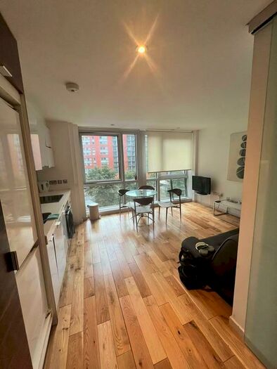 Studio To Rent In Ontario Tower, Fairmount Avenue, Blackwall, Canary Wharf, London, E14