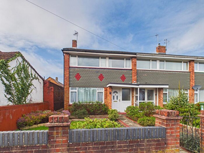 3 Bedroom End Of Terrace House For Sale In Lower Drayton Lane, Drayton, Portsmouth, PO6