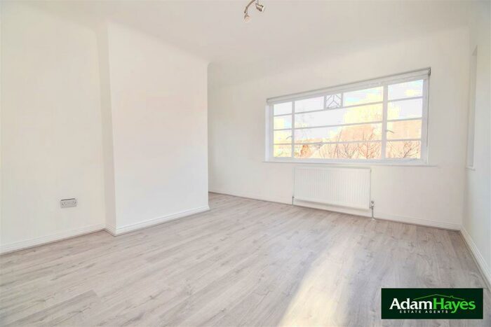 2 Bedroom Maisonette To Rent In Denison Close, East Finchley, N2