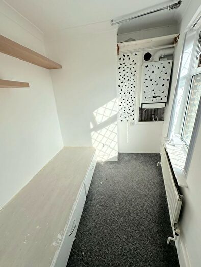 2 Bedroom End Of Terrace House To Rent In Trooper Lane, Halifax, HX3