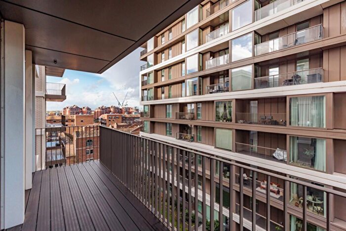 3 Bedroom Flat To Rent In Gartons Way, London, SW11