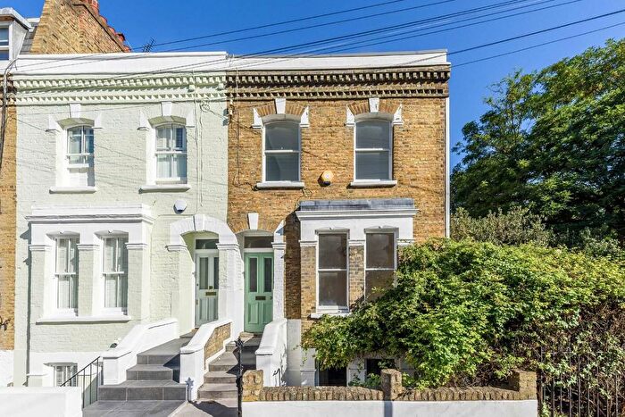3 Bedroom End Of Terrace House To Rent In Reporton Road, Fulham, London, SW6