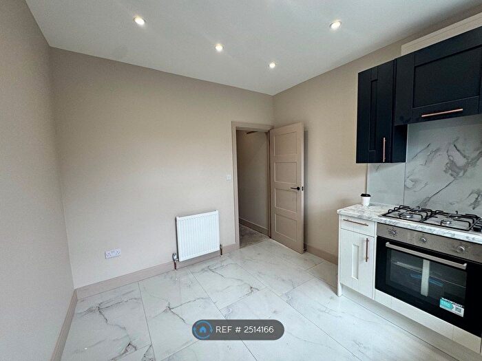 3 Bedroom Flat To Rent In Chesterfield Gardens, London, N4