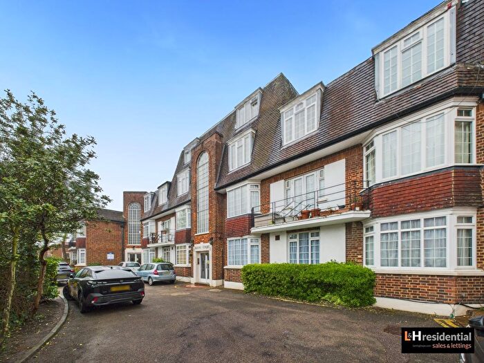 2 Bedroom Flat To Rent In Crown Lane, Bush Court Crown Lane, N14