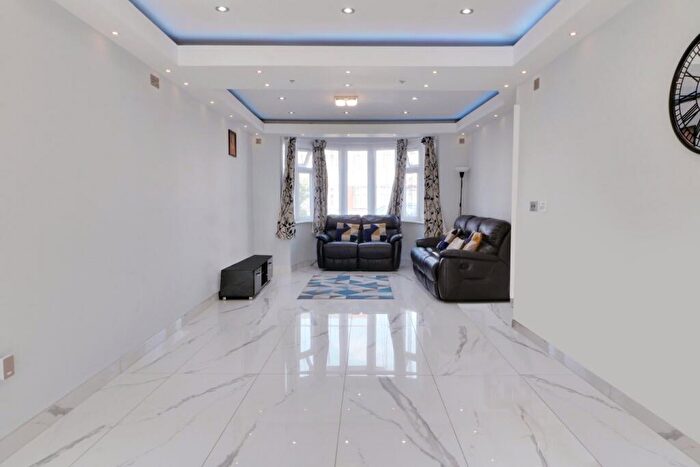 4 Bedroom Semi-Detached House To Rent In Larkfield Avenue, Harrow, HA3