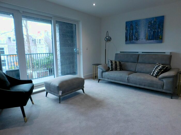 2 Bedroom Flat To Rent In King's Gate, West End, Aberdeen, AB15