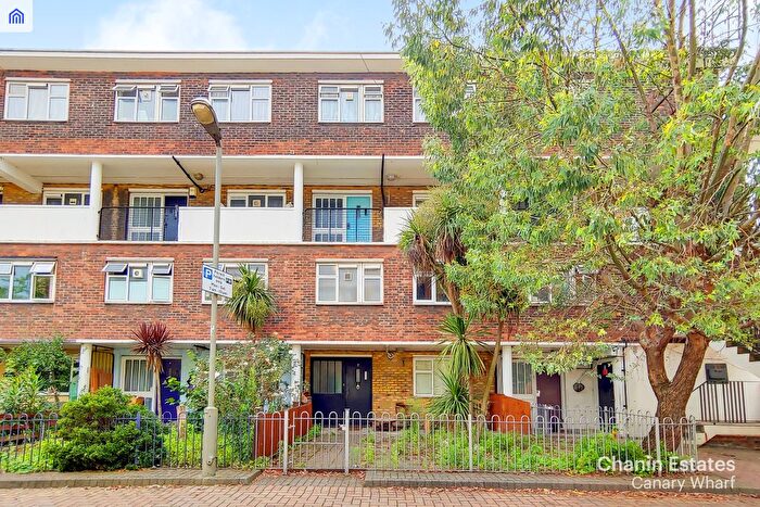 4 Bedroom Maisonette To Rent In Statham House, London, SW8