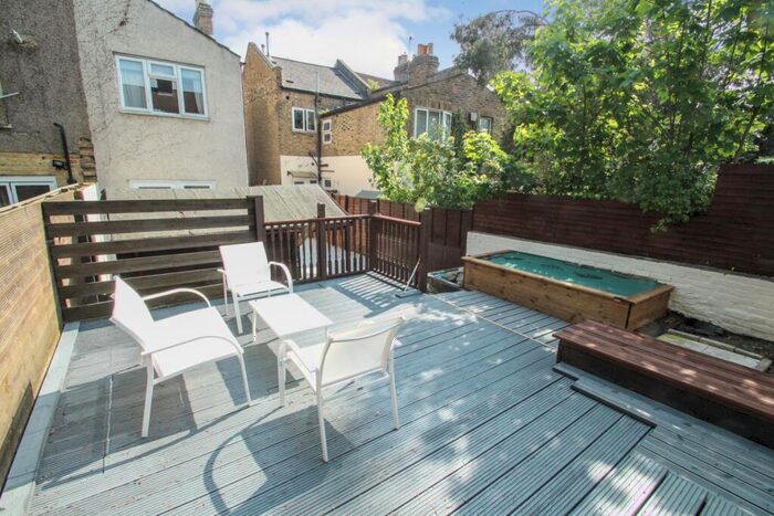 1 Bedroom Flat To Rent In Millais Road, Leytonstone, London, E11