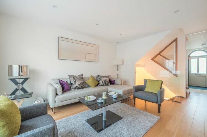 4 Bedroom Town House To Rent In Greenwich High Road, London, SE10
