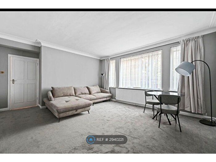 Studio To Rent In Hamilton Court, London, W9