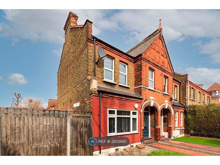 2 Bedroom Flat To Rent In Walthamstow, London, E17