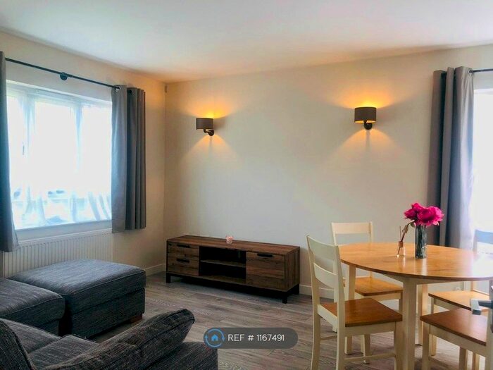 2 Bedroom Flat To Rent In Azure Court, Feltham, TW13