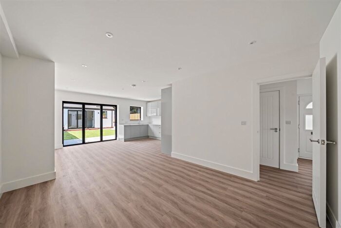 6 Bedroom Semi-Detached House For Sale In Priory Crescent, Cheam, Sutton, SM3