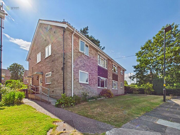 2 Bedroom Flat For Sale In Gibbons Road, Four Oaks, Sutton Coldfield, B75