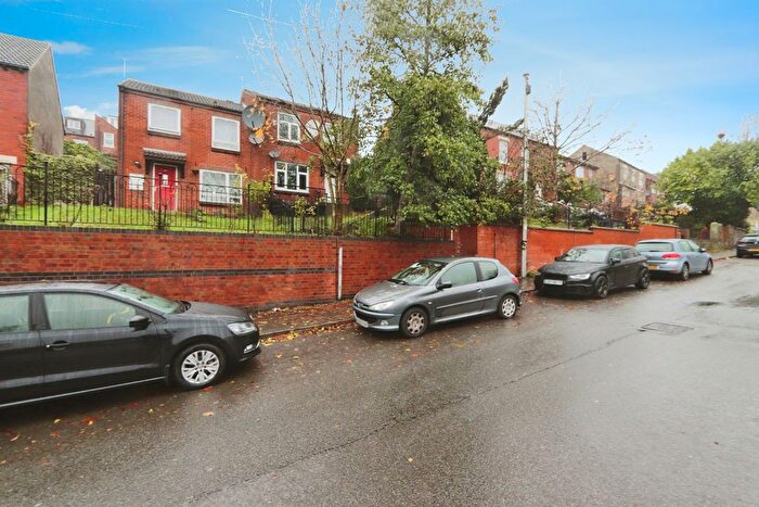 3 Bedroom Semi-Detached House For Sale In Rock Street, Sheffield, South Yorkshire, S3