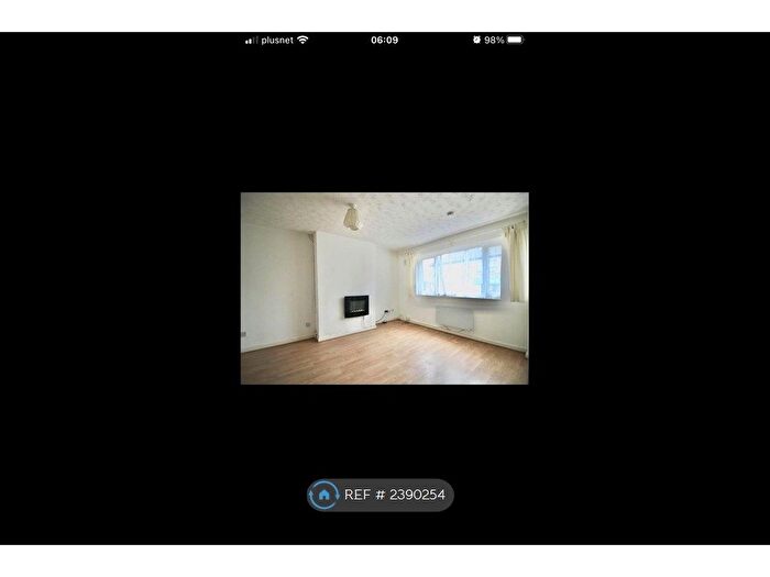 1 Bedroom Flat To Rent In Western Road, Billericay, CM12