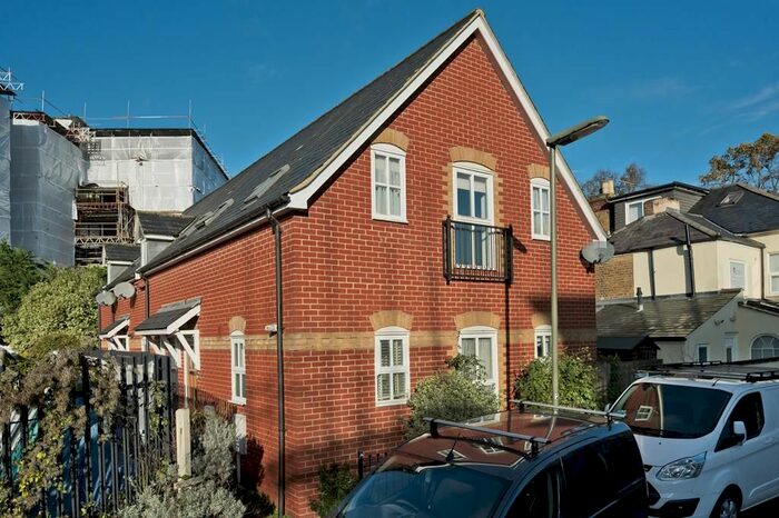 2 Bedroom End Of Terrace House To Rent In Springfield Lane, Weybridge, KT13