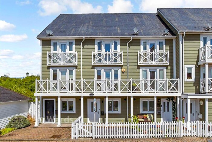 4 Bedroom Town House For Sale In Alisander Close, Holborough Lakes, Snodland, Kent, ME6