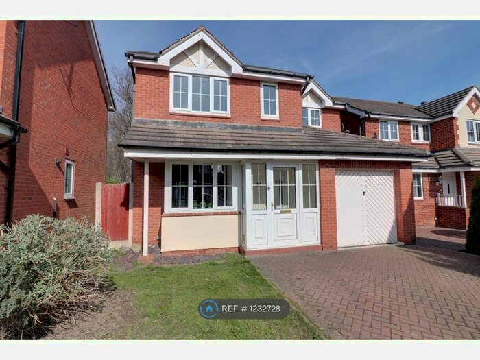 4 Bedroom Detached House To Rent In Bryony Court, Leeds LS10