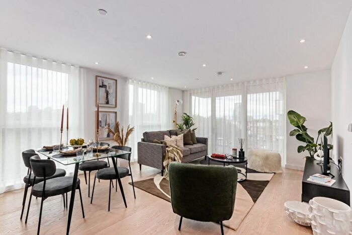 2 Bedroom Apartment To Rent In Quest House, Escapade Place, London, E14