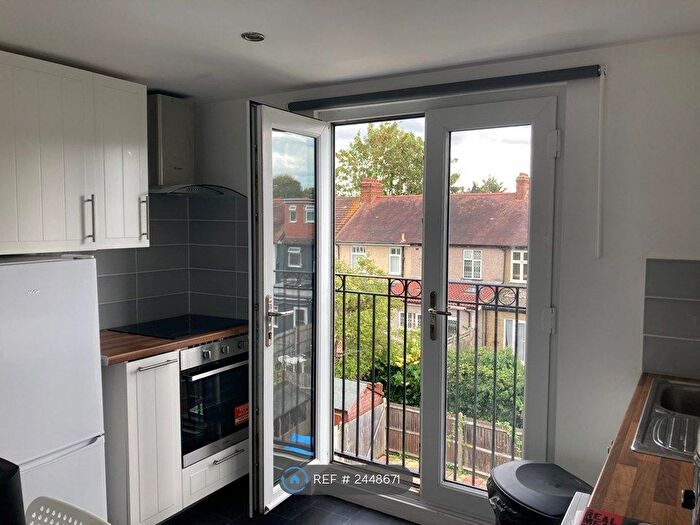 Studio To Rent In Bank Avenue, Mitcham, CR4