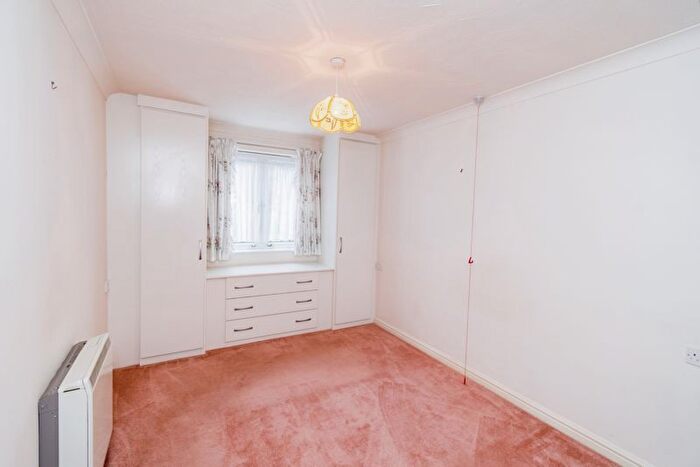 1 Bedroom Flat For Sale In Oakley Court, Southampton, SO16