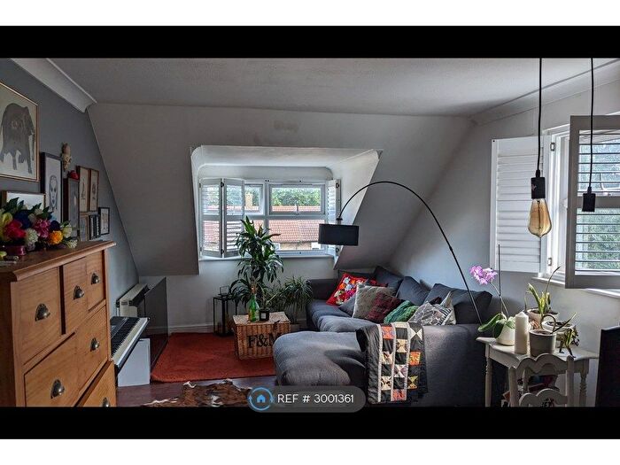 2 Bedroom Flat To Rent In Parkland Court, London, E15