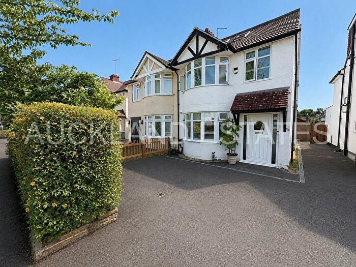 4 Bedroom Semi-Detached House For Sale In Auckland Road, Potters Bar, EN6