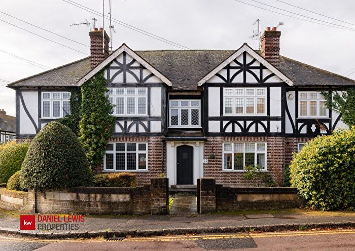 2 Bedroom Flat For Sale In Algers Road, Loughton, IG10