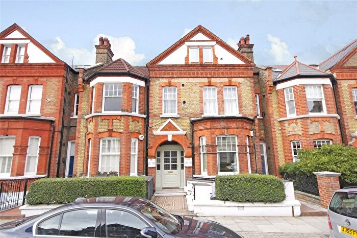 1 Bedroom Flat To Rent In Lavender Gardens, Clapham Junction, SW11