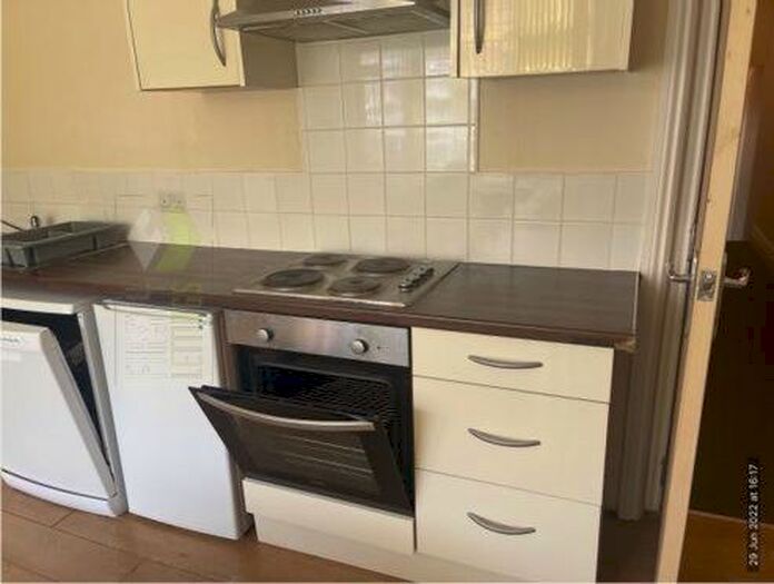 2 Bedroom Flat To Rent In East Park Road, Leicester, LE5