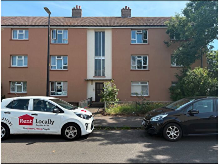 2 Bedroom Flat To Rent In Balmoral Gardens, Dundee, DD4