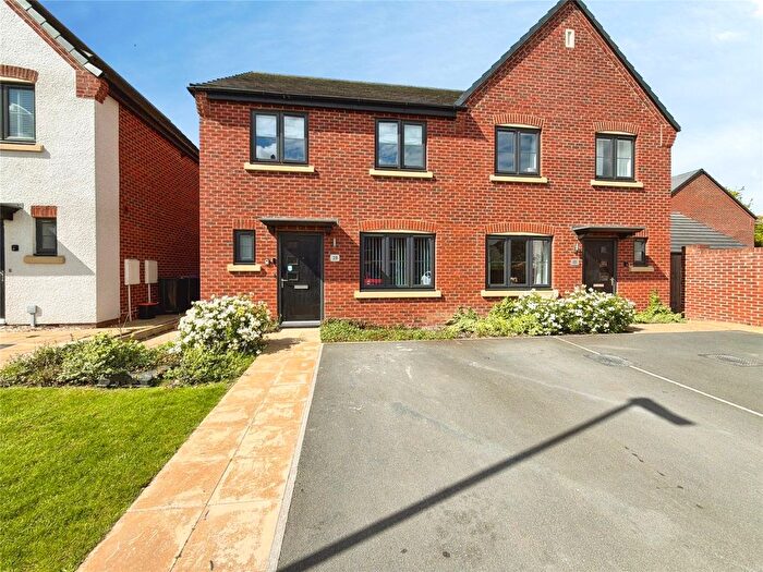 3 Bedroom Semi Detached House For Sale In Blades Drive, Saxilby, Lincoln, Lincolnshire, LN1