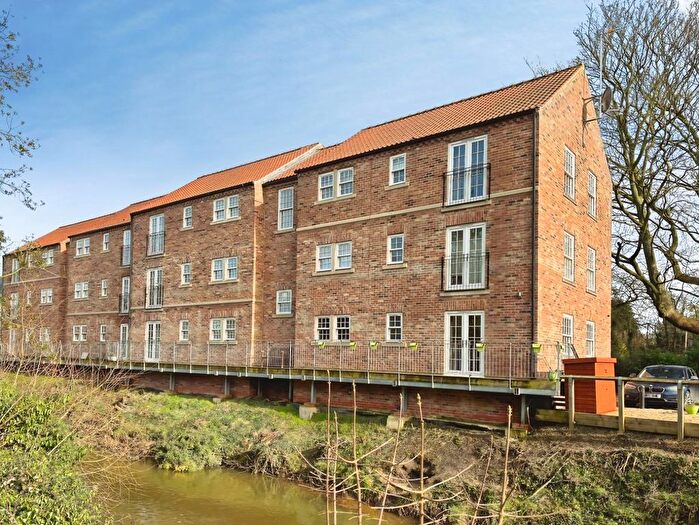 2 Bedroom Flat For Sale In Williams Court, Thirsk, YO7