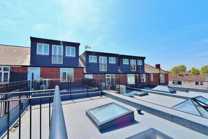 2 Bedroom Flat To Rent In Collier Row Road, Romford, RM5