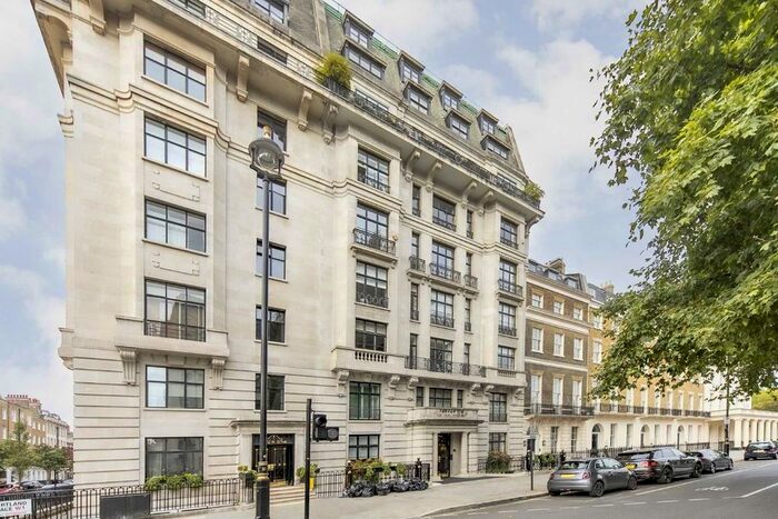 2 Bedroom Flat To Rent In Portland Place, London, W1B