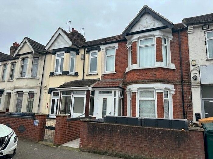 2 Bedroom Maisonette To Rent In Beaconsfield Road, Southall, UB1