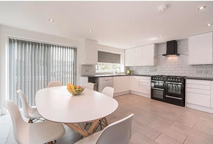 6 Bedroom Property To Rent In Harlaxton Drive, Nottingham, NG7